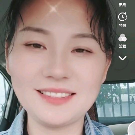 小 芳