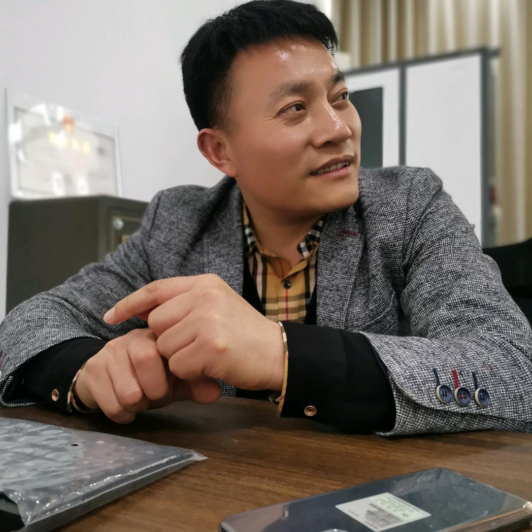 吉祥龙婚庆（喜庆用品在橱窗）