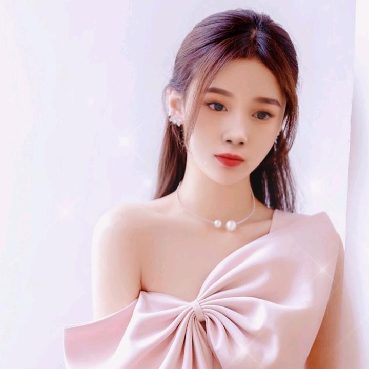 莹( ͡ _ ͡°)ﾉ⚲ ♫姐