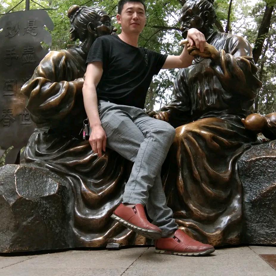 重庆巫山烤鱼纸包鱼人不狠站不稳。
