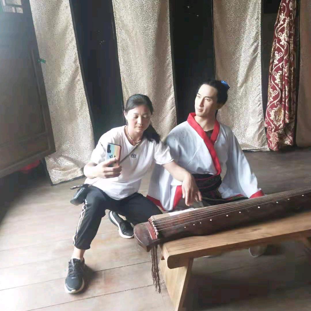 向前💰奋斗，，，杨