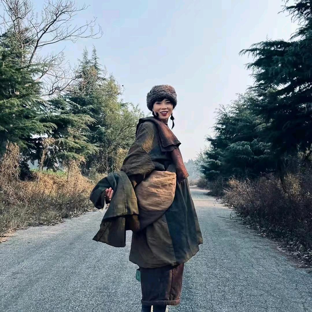 衣衫不整服装服饰店