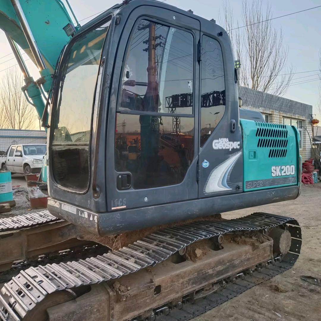 跟挖掘机挺有缘