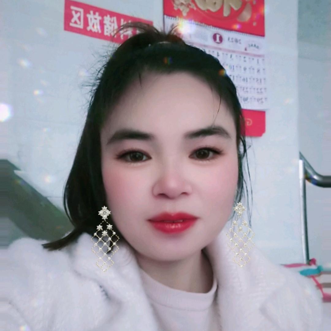 一个单身女人带两个小孩