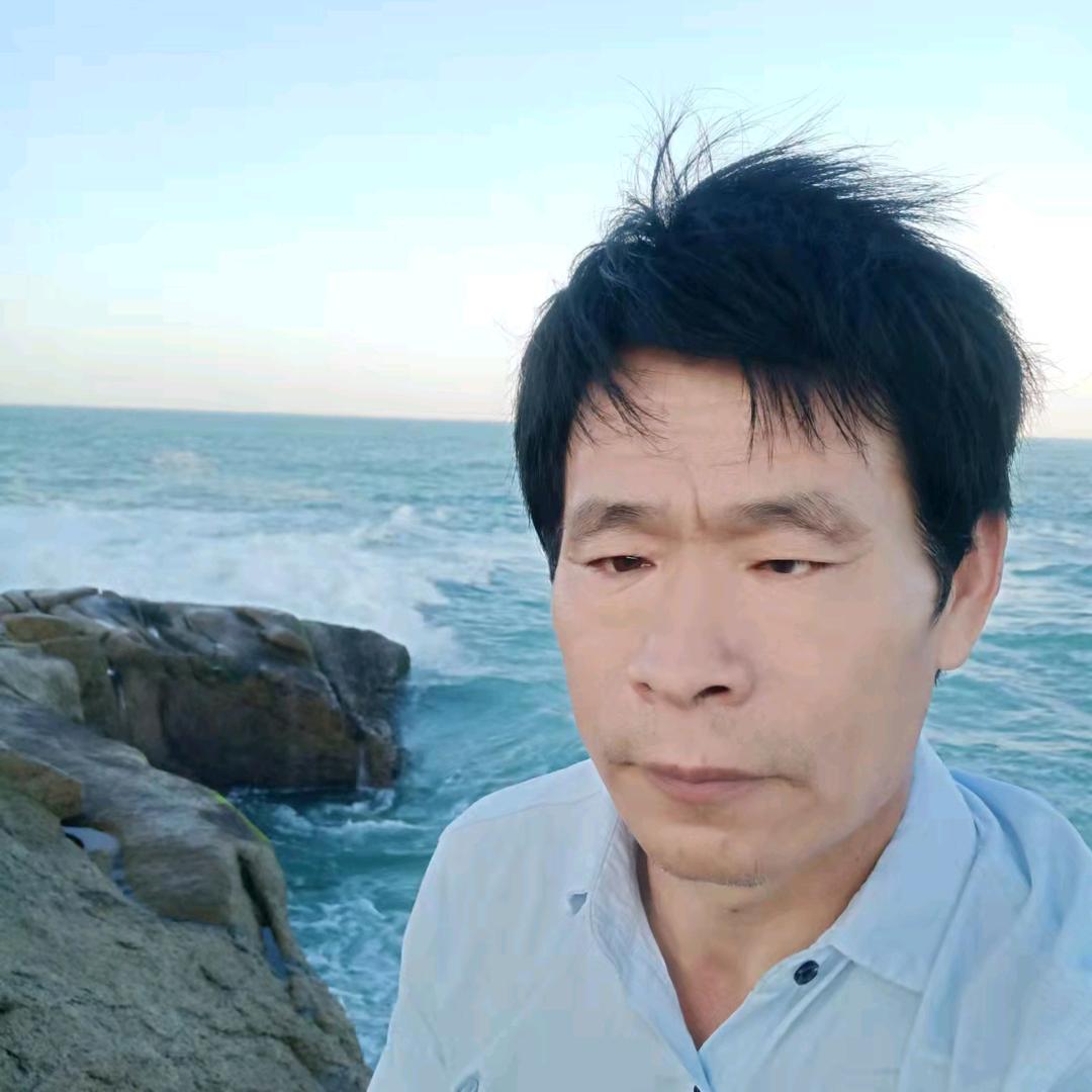 自由的风，牵着白云的手？