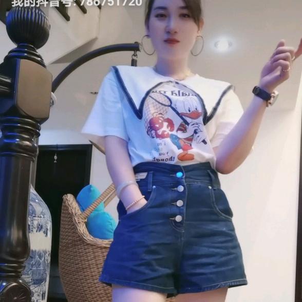 莲塘综合市场三楼13号《千衣千荨》女装