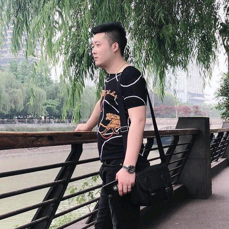 王亮