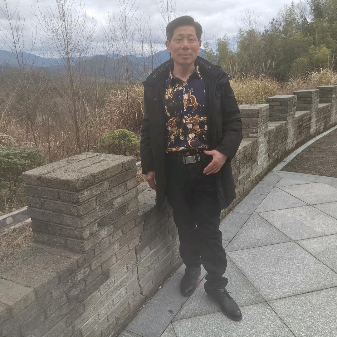 久富卷门铝合金门窗厂九亭大街1019