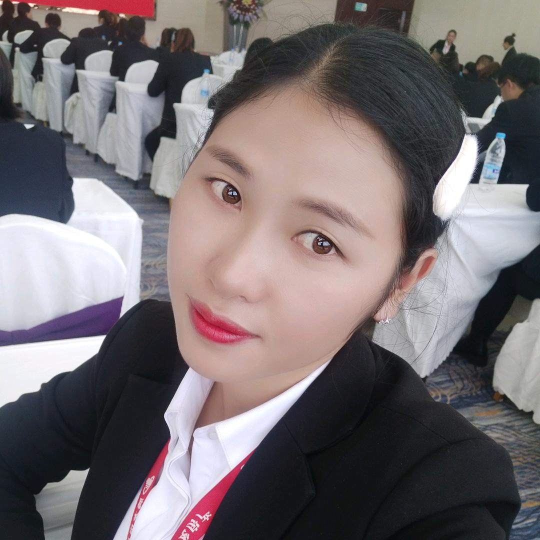 腾龙安家顾问李启露