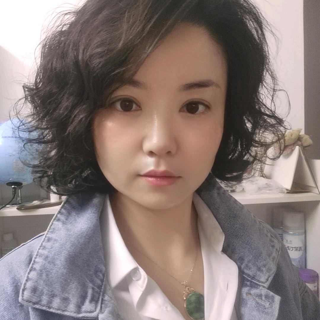 肖霞