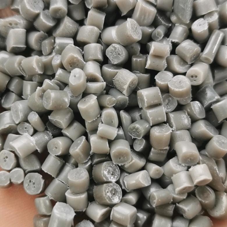 卖塑料颗粒的老帅哥