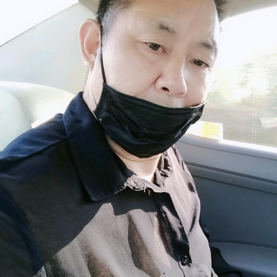 一个单身小老头