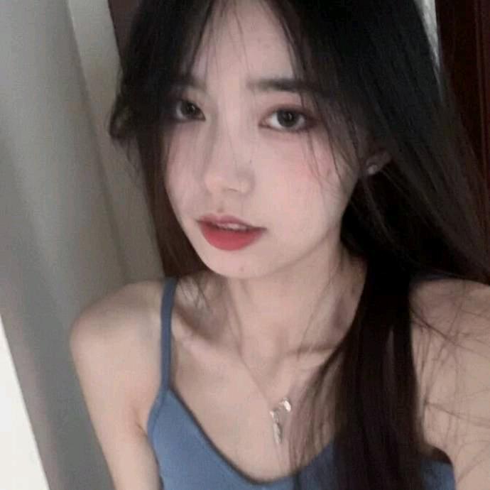 王 怡 婷