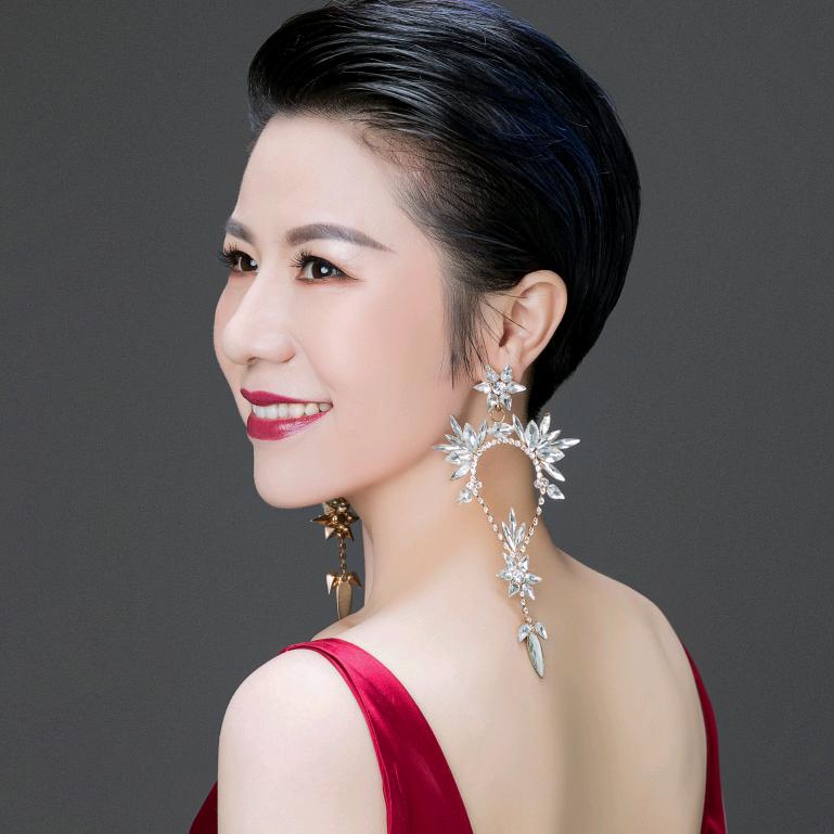菲娅讲中女创业