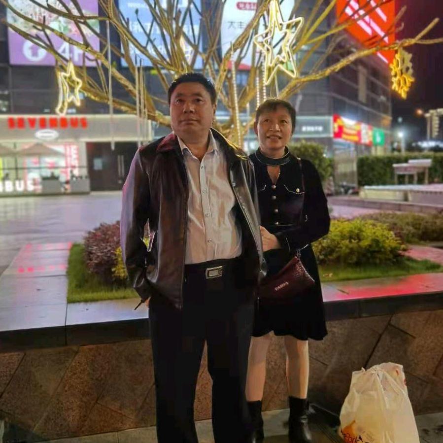 非欧娜，笔芯