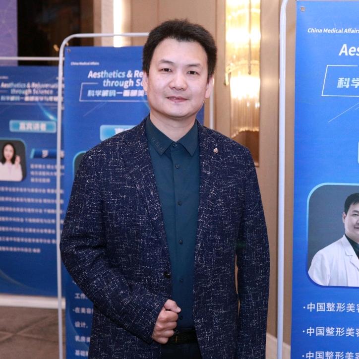 整形医生李钢