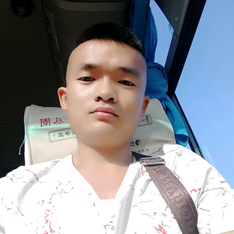 阿伟。（四川）。