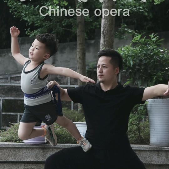 川剧男孩华华