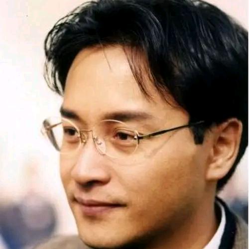 荣(ง •̀_•́)ง