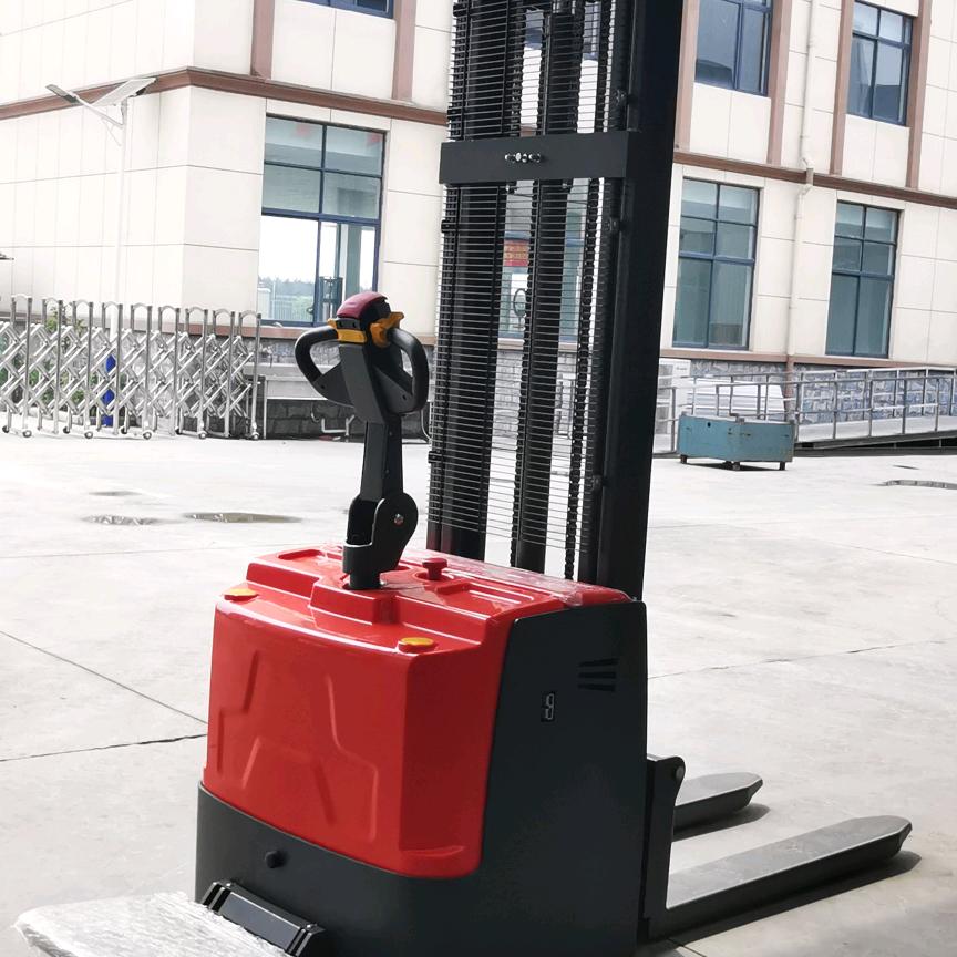 正耀叉车 @货梯