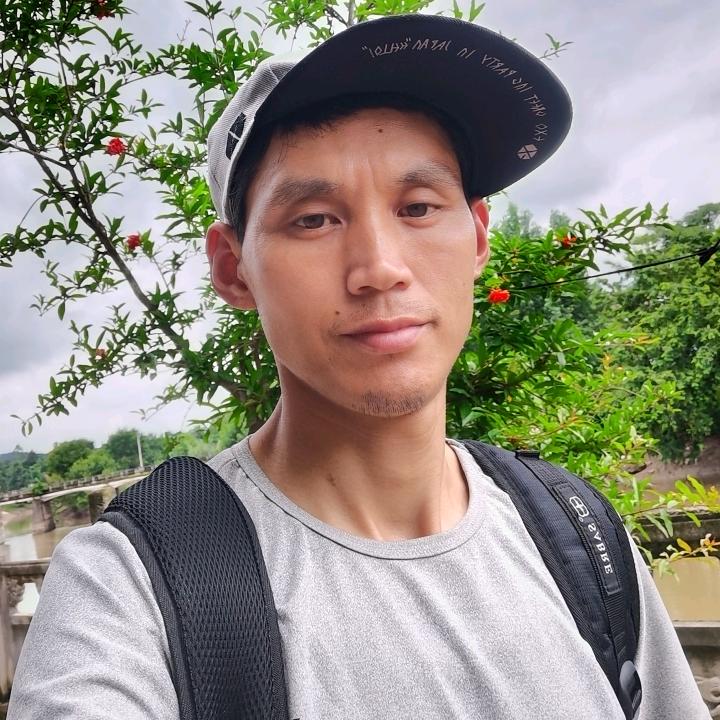 垫梁混血崽儿～小徐毛毛虫