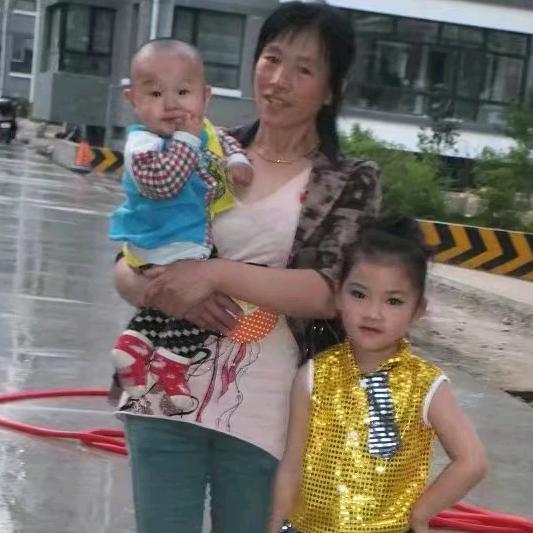 金玲.