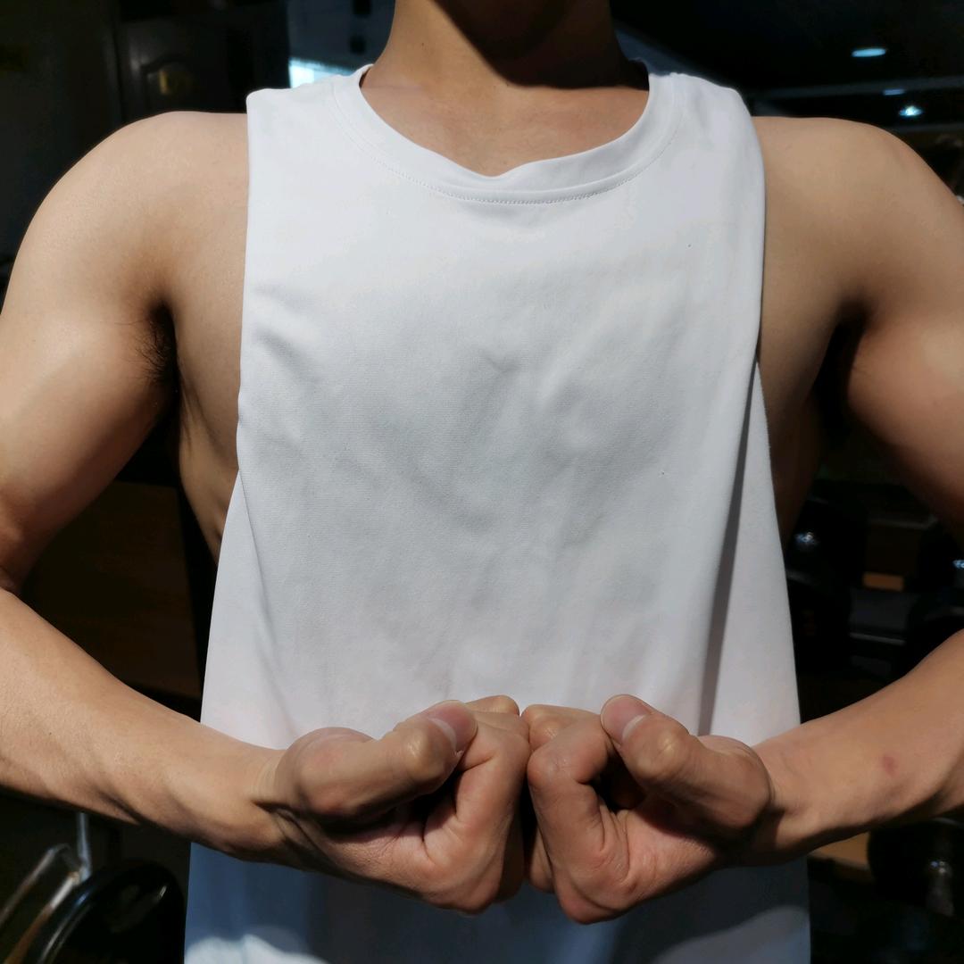 卖健身卡的小男孩