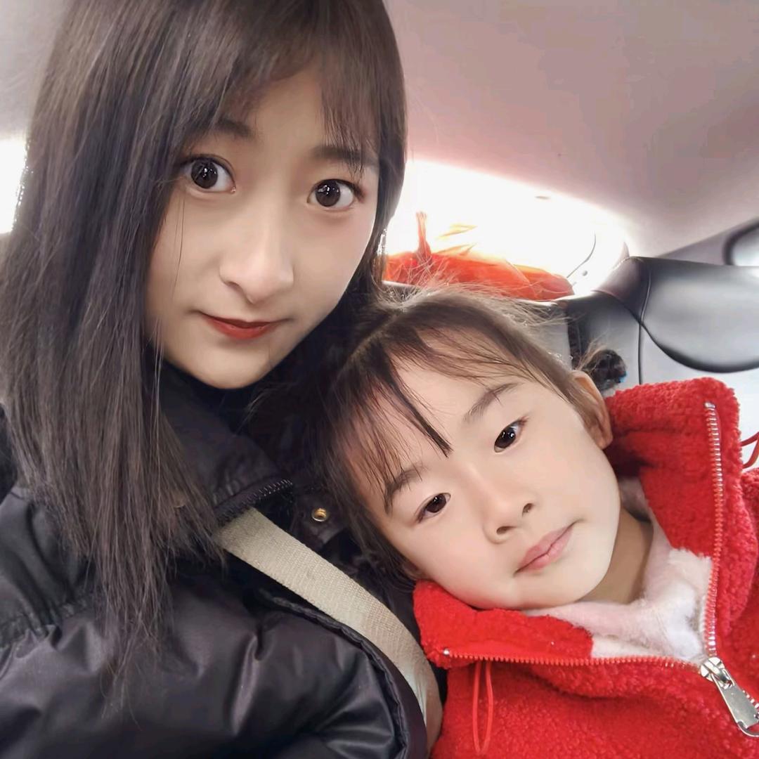 在幼儿园的糖糖老师🎈