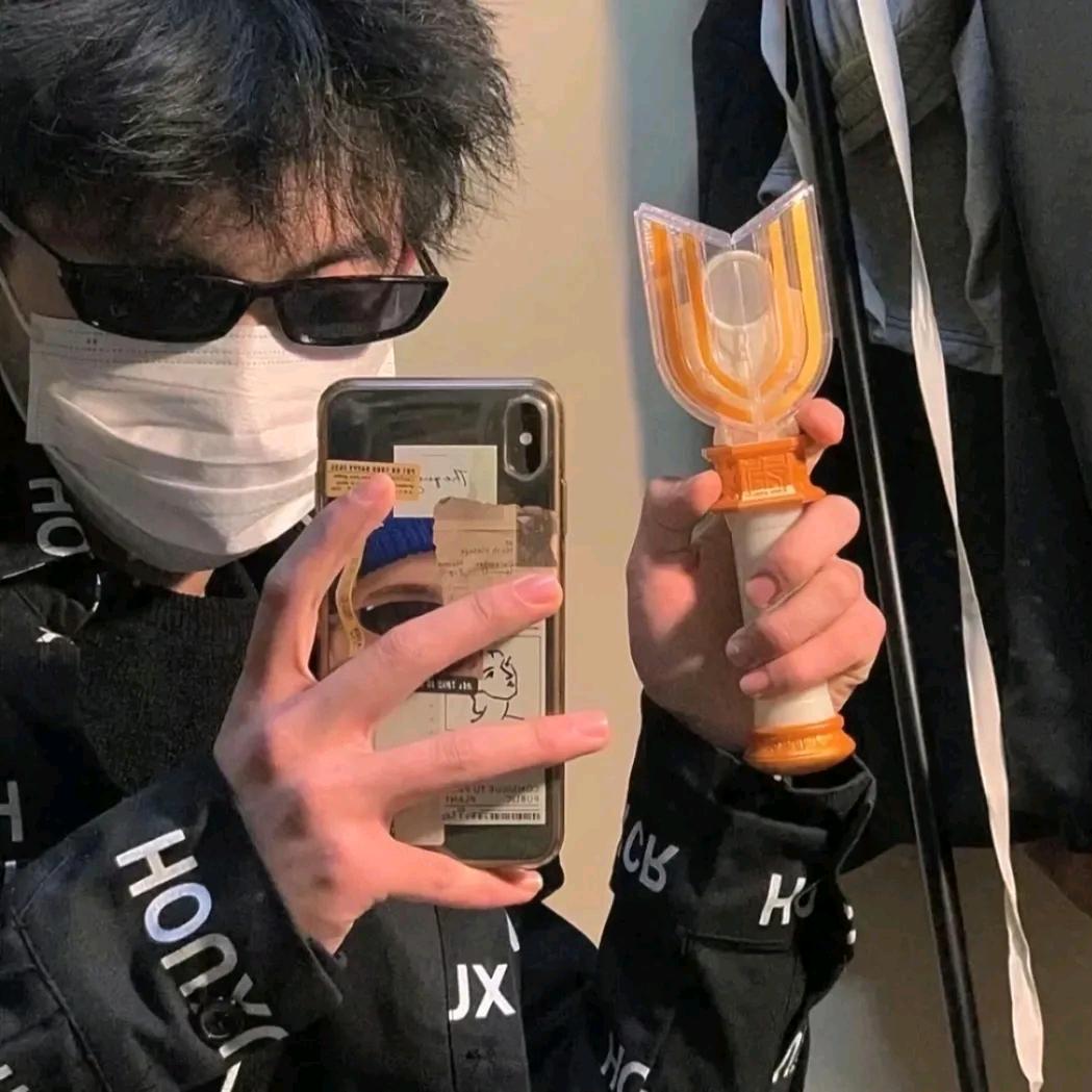 小新卖蜡笔