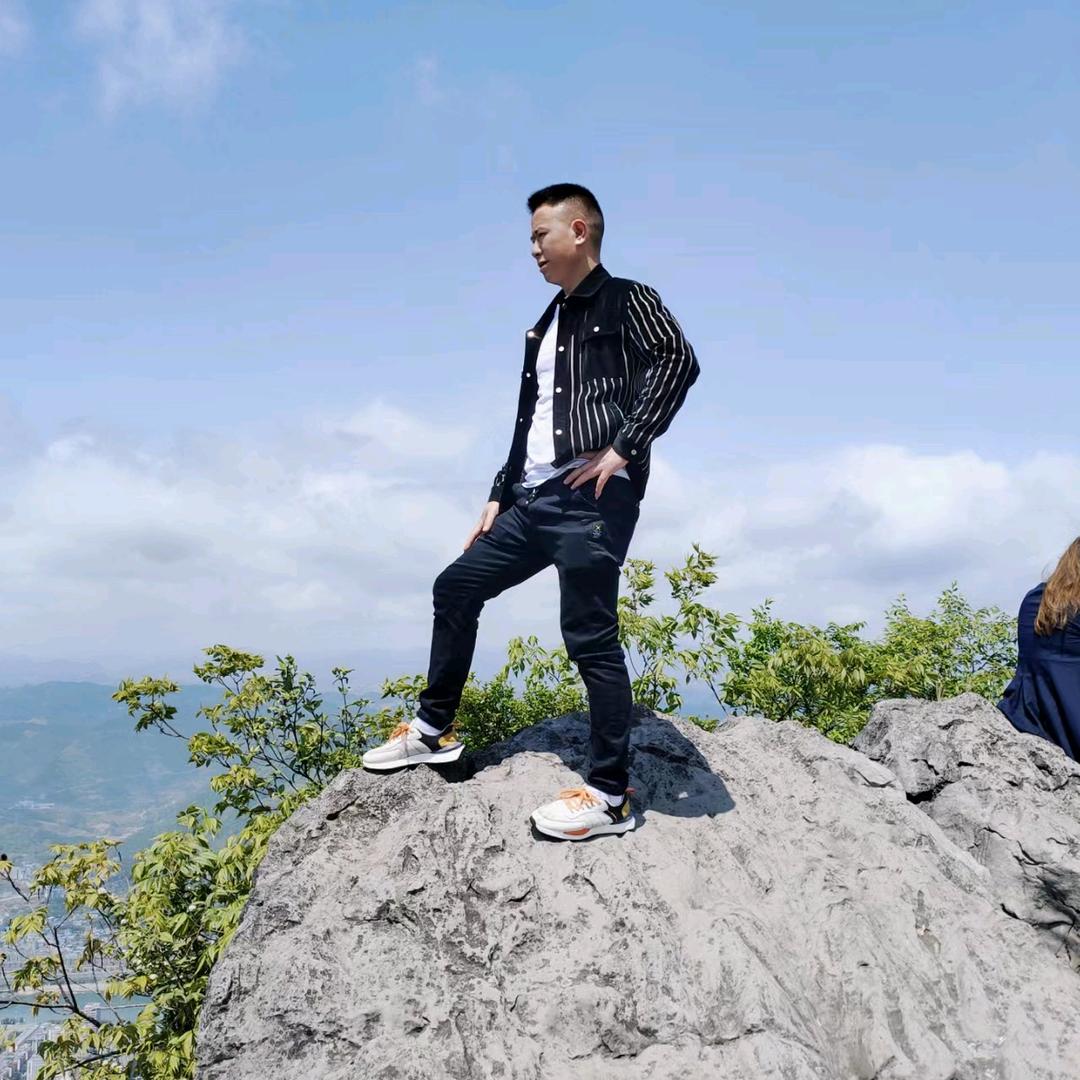 在希望中欢呼 .在苦难中坚持