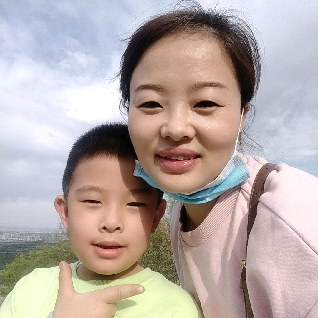 何炫艺妈妈头像