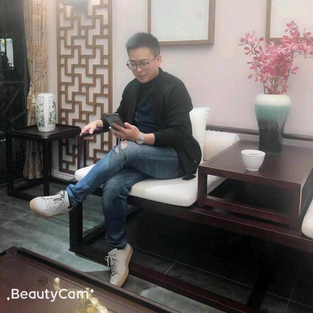 嘉廷华餐饮.（陈华明）