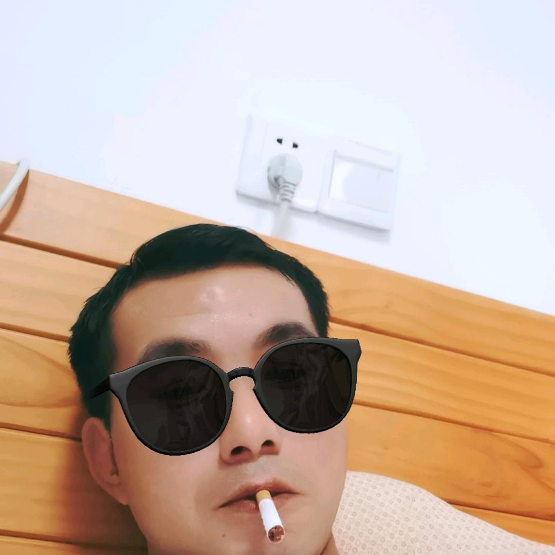 谌厚文