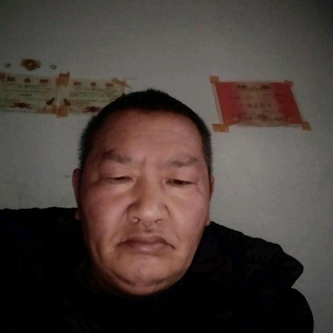 农何志龙