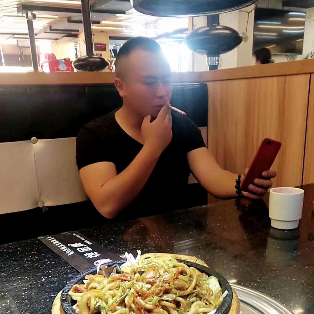 大兵，记录地摊生活