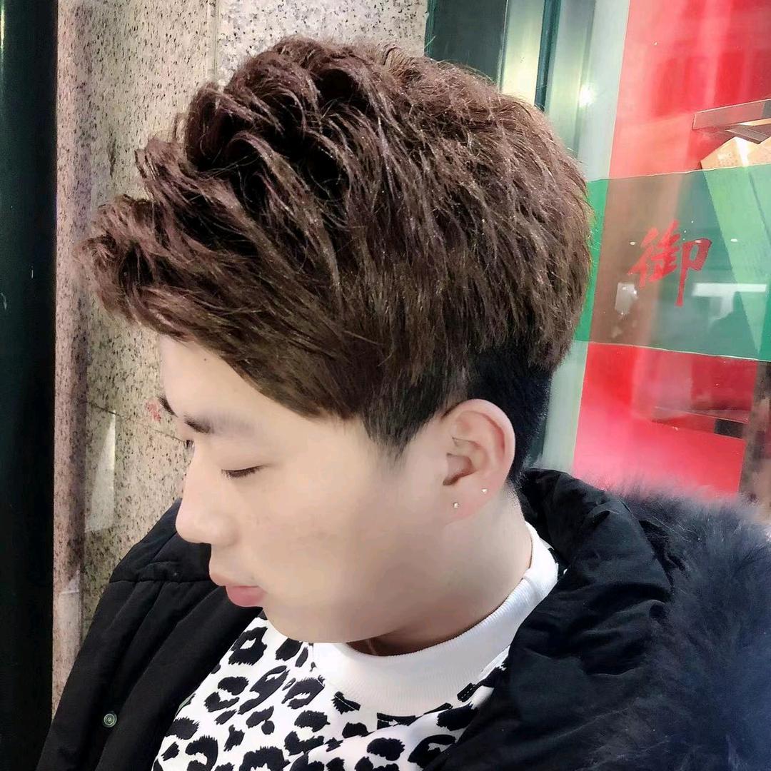 无为市优妮婷婷发型(无为收头发小磊）