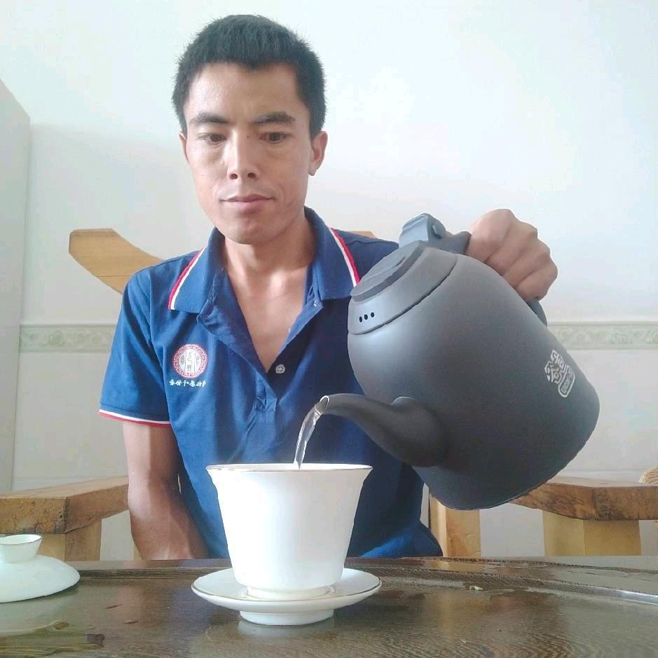 大户赛雪山茶农