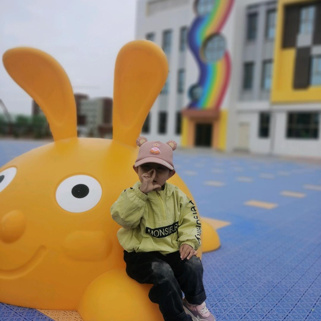 吃草的鱼儿不缺水