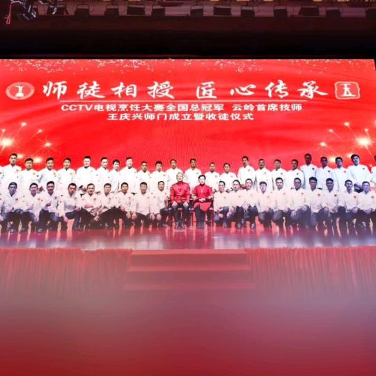 杨家人一生热血，带着一个孩子的单身父亲