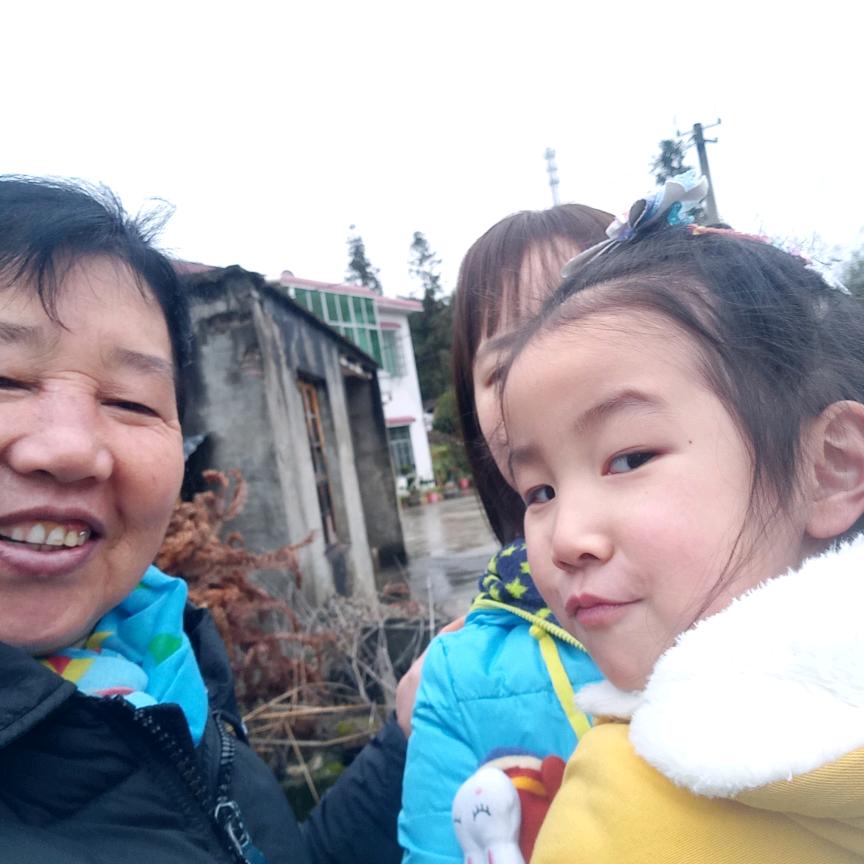 发英子