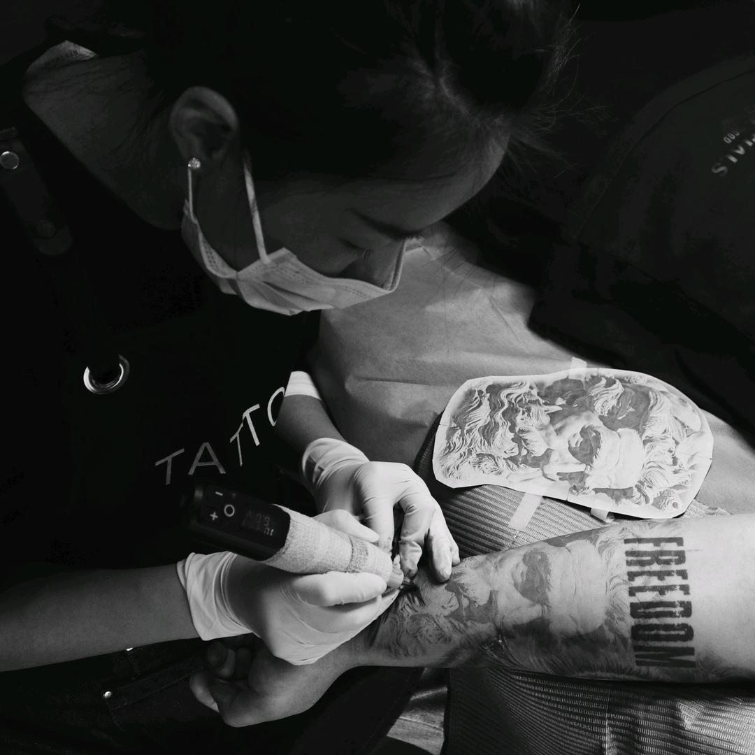 纹身师汪语