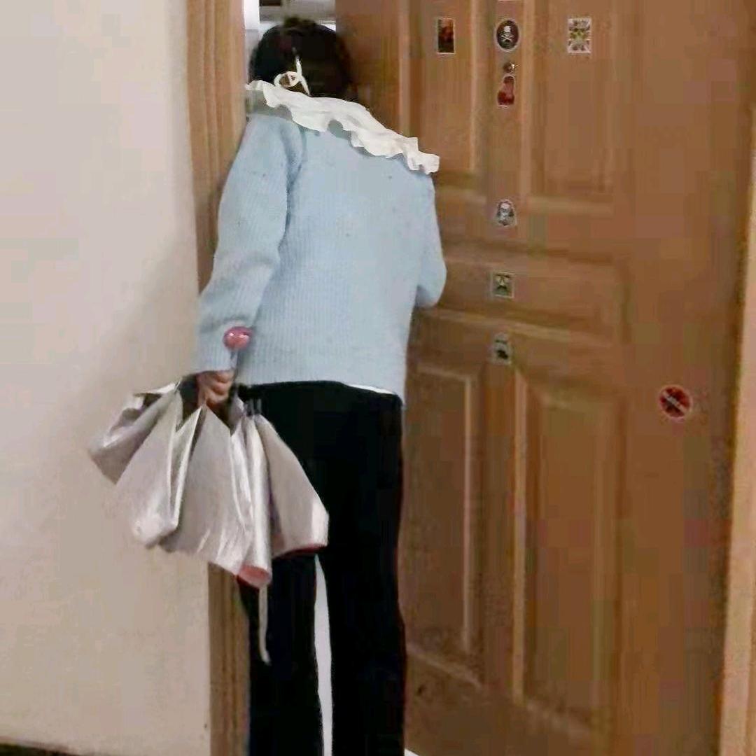 来杯子美式.