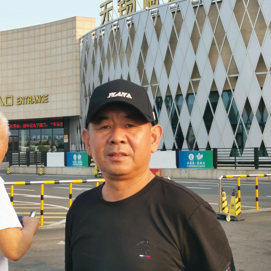 爱旅游的老头