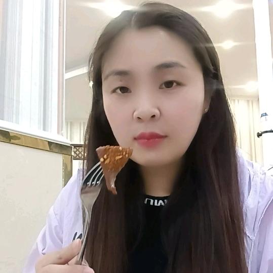 方莉爱美食也爱玩