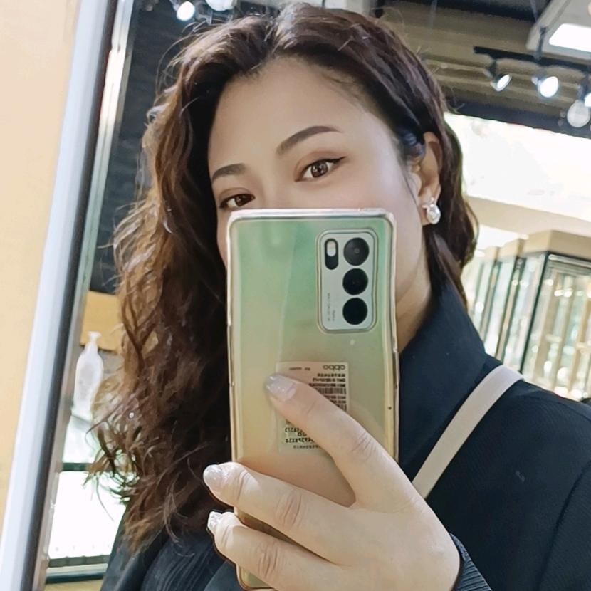 在砚山开双彩的小石头