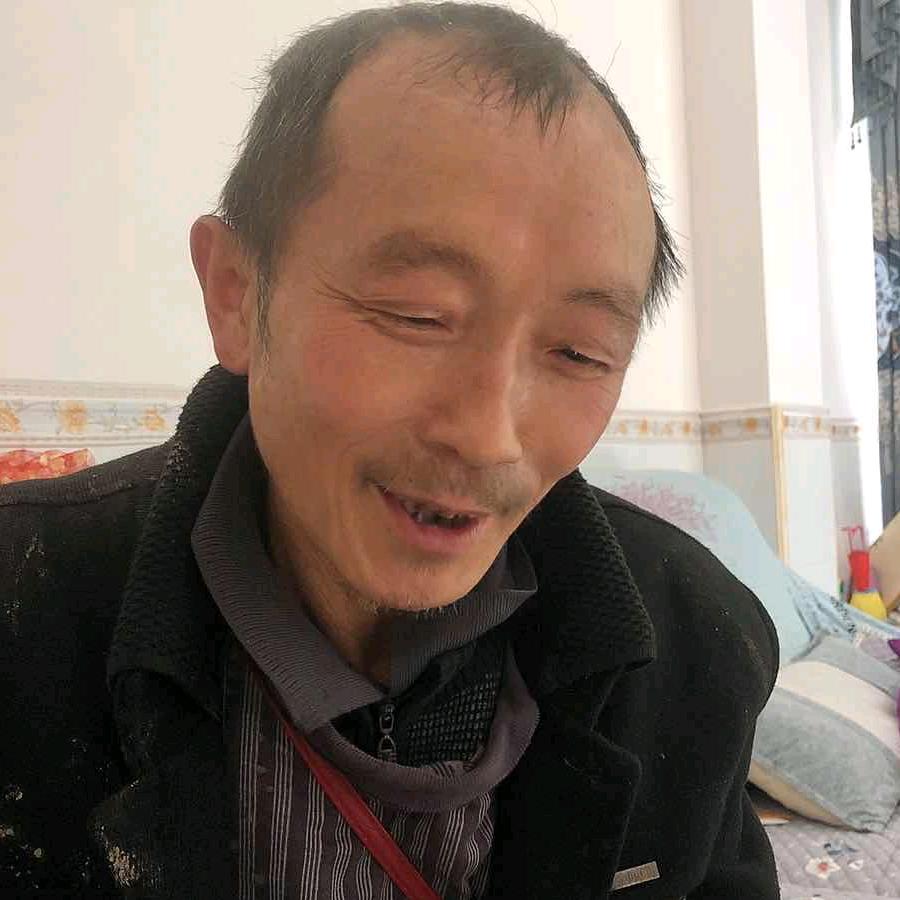 分享农村生活的老农夫