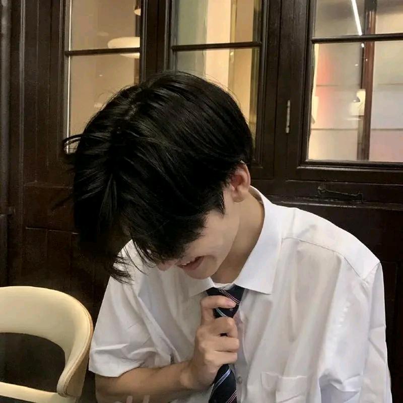 戛然