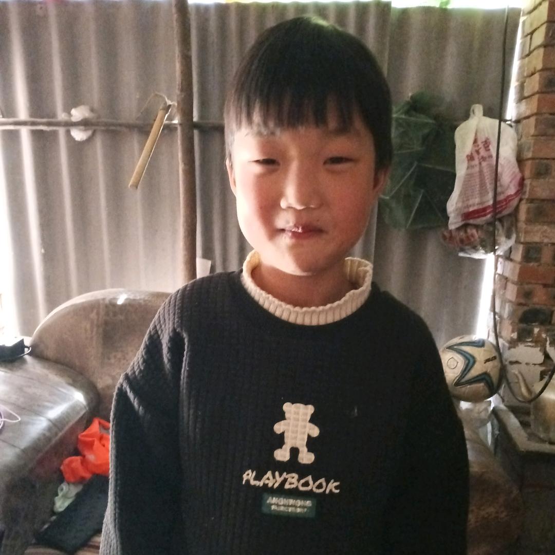 奶奶68岁二个孙子，三个孙女。