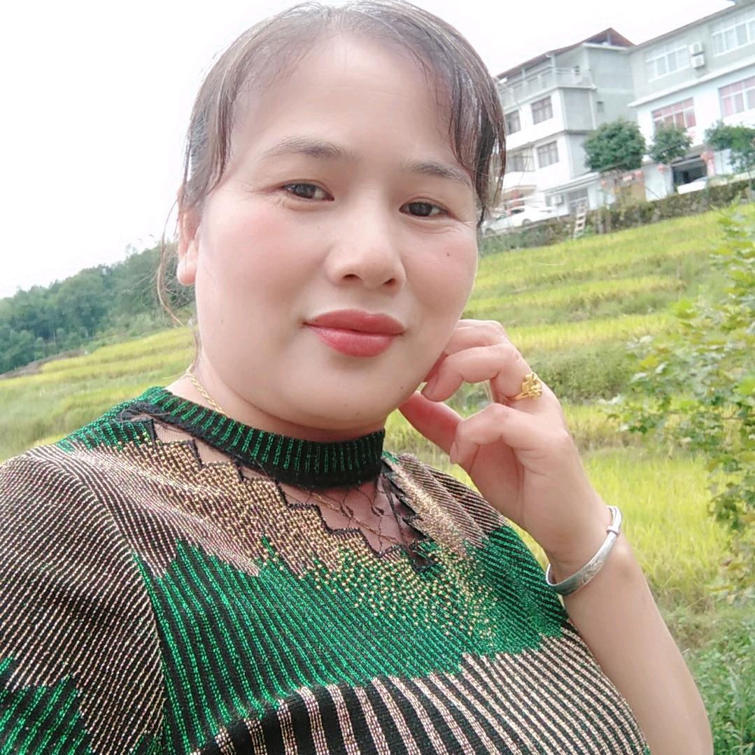 雾锁山头山锁雾，