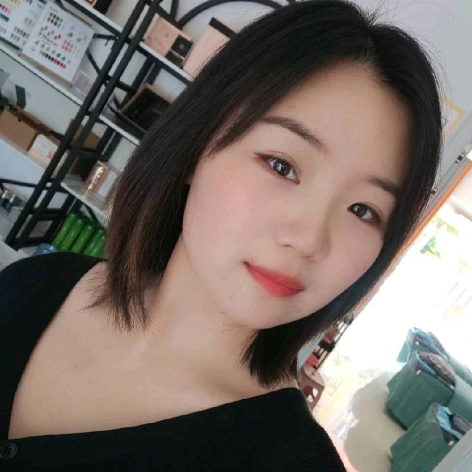 小何